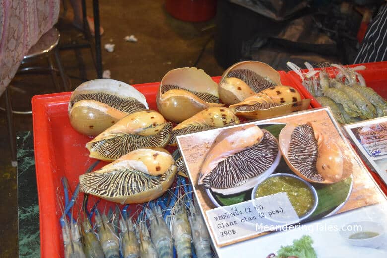 bangkok night market talad rod fai 