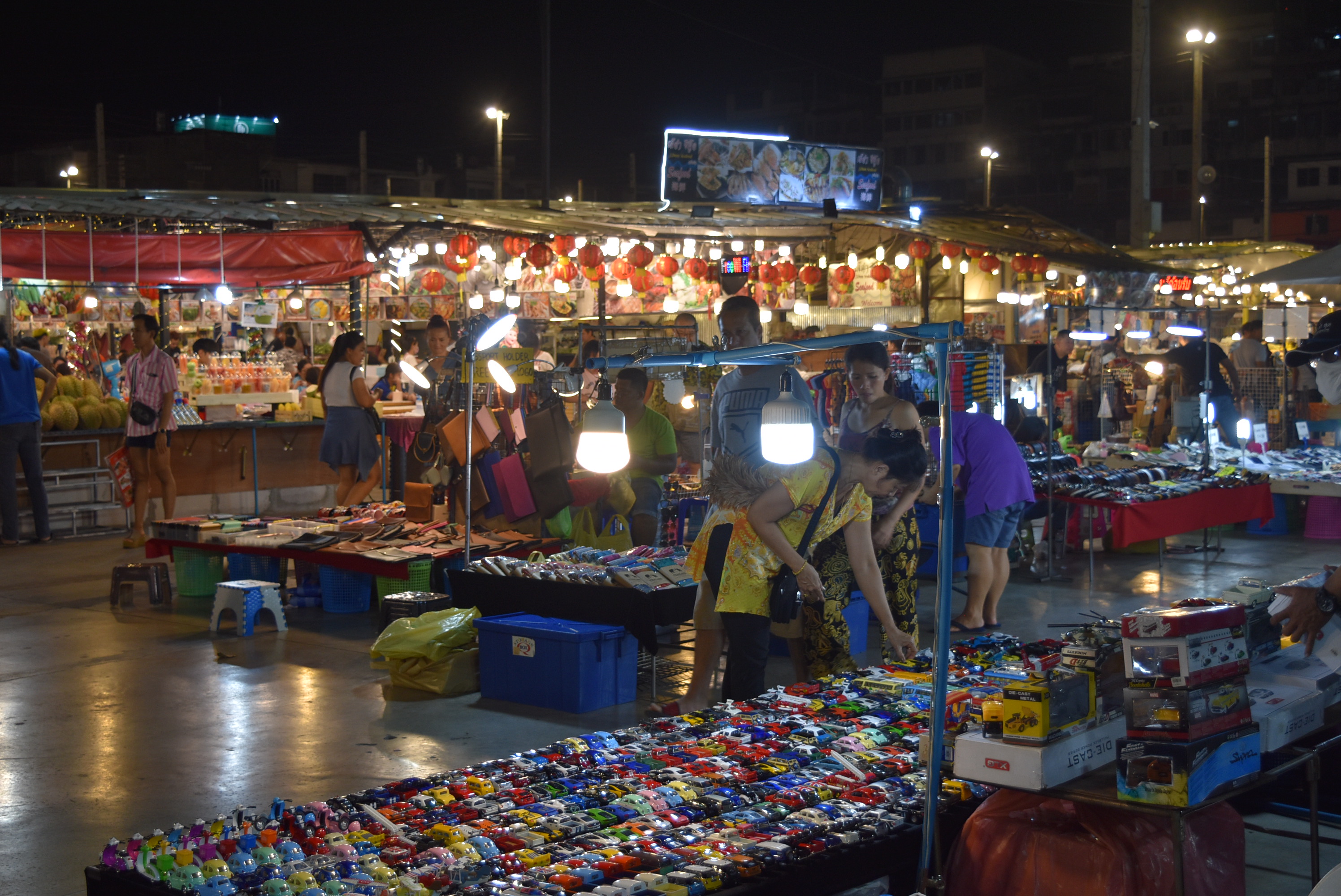 Neon Night Market – still a fun place to visit if you happen to be in the Pratunam area 2
